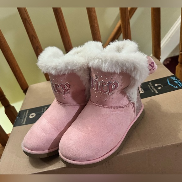 Juicy Couture Girls Cozy Faux Fur Rhinestone Boots - Picture 2 of 8